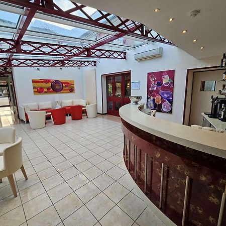 Auberge Du Lac, Sure Hotel Collection By Best Western Mesnil-Saint-Père المظهر الخارجي الصورة
